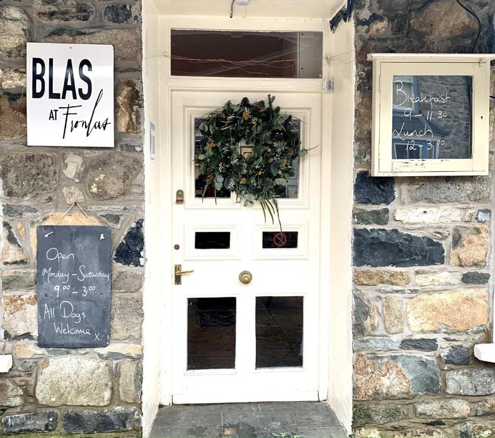Blas At Fronlas Cafe - The Heart Of Newport Ньюпорт Экстерьер фото