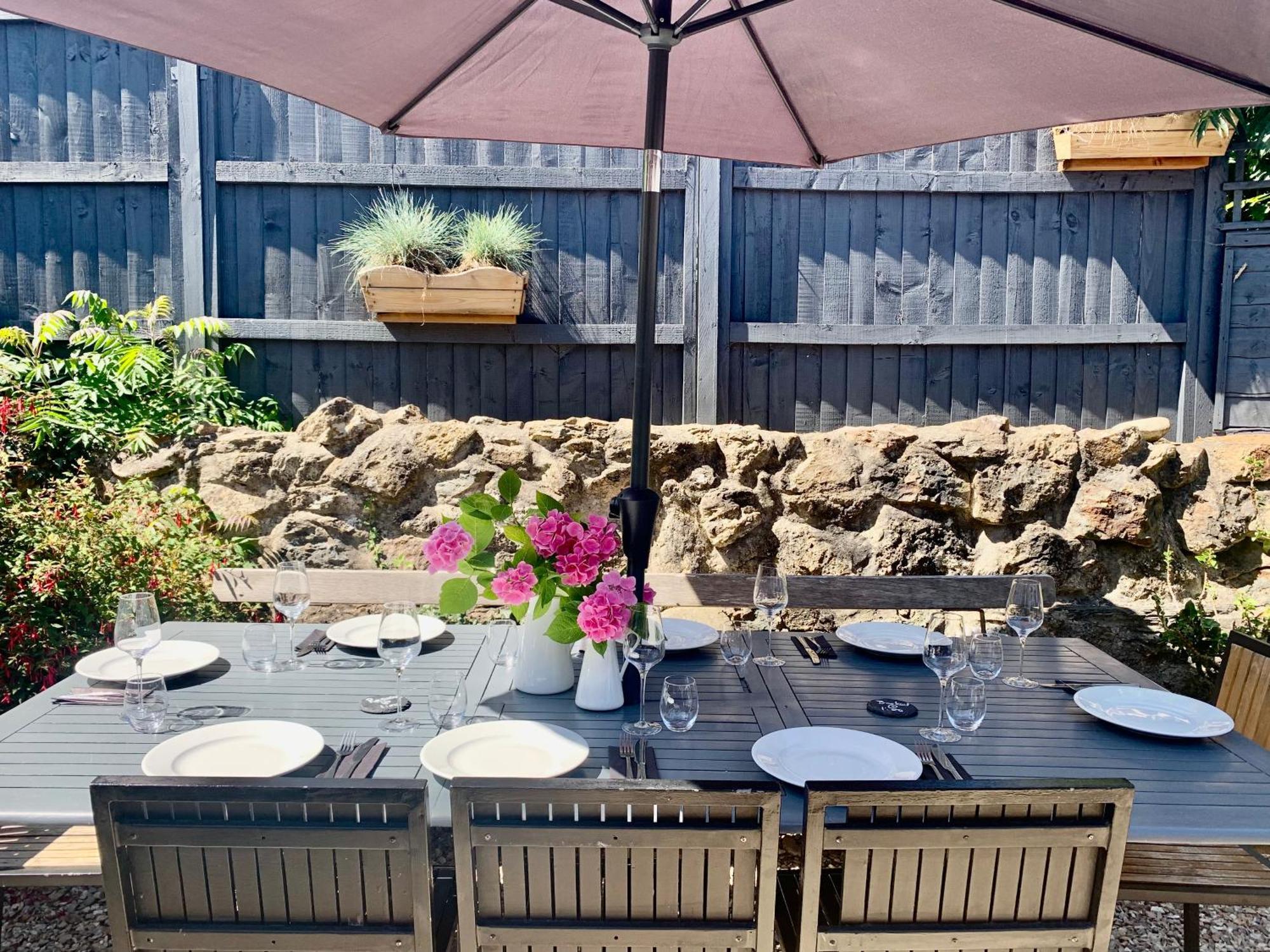 Blas At Fronlas Cafe - The Heart Of Newport Ньюпорт Экстерьер фото